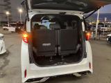 トランク開閉時にボタン1つで操作できるパワーバックドアを搭載!荷物乗せ降ろしがラクラク☆