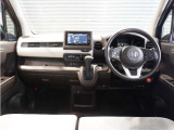 ◆インテリアパネル◆視界広々で非常に運転しやすくロングドライブでも疲れを感じさせないすっきりとまとまったインパネ周りです。