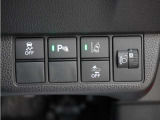 ホンダセンシングが装備されています。アダプティブレーダークルーズやレーンキープアシスト、車線逸脱防止機能なども備えていて、ロングドライブも快適で安全にお楽しみいただけます。
