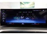 クルマの頭脳ともいえる、管理システム、iDrive。ナビだけではなく、オーディオ操作や車両情報の表示などをコントロールできます。便利さと安全性の向上にも繋がっています。