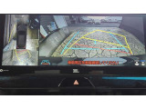 車を上から見下ろした視点で駐車をサポートするパノラマビューを搭載。運転席から確認しにくい車両周囲の状況を確認できます。