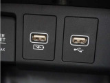 ◆USB入力端子◆USB接続、スマートフォンの充電等にも便利なUSBチャージャー使いやすい場所に装備されています。