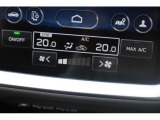 エアコンの設定やシートヒーターの調整、アイサイトなどの車両設定機能を集約。感圧式のタッチパネルを採用し、画面を直接タッチすることで操作できます。