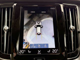 ◆360&deg;ビューカメラ『車載のカメラを駆使し、車を真上から見下ろしている映像に変換、センターディスプレイに表示させ、安全な駐車をサポート。縦列駐車や狭い場所への駐車に大きく役立ちます。』