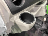 助手席側掘り込み式インパネカップホルダー