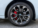 BMW専門のメカニックが、100項目にも上るポイントを徹底的にチェック。交換基準に達した部品があれば、弊社負担にて交換後、お客様へご納車致します。