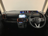 インパネ全体!!視界も良好で運転し易い♪小回りが利くから、運転が苦手でも狭い路地や駐車場でも運転しやすいですよ◎