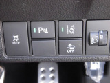 VSAやヘッドライト光軸調整ダイヤル、「HondaSENSING」各機能のON/OFFスイッチも搭載しています。
