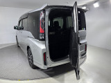 【わくわくゲート】リヤわくわくドア仕様となります。後ろが狭い所でも乗り降りや荷物の出し入れが出来て使い勝手が便利です!