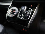 CVT(無段変速)のオートマチックです。インパネシフトがとても使い易く足元がスッキリするので、空間が広く使えますね♪