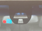 【シティブレーキアクティブシステム】低速走行中に前方の車両等を認識し、衝突しそうな時は警報とブレーキで衝突回避と被害軽減をアシスト。より安全にドライブをお楽しみいただけます。