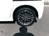 車体にぴったりの純正ホイールです。