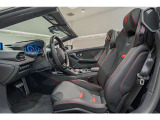 Fully electric and heated seats