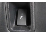 リア席にも急速充電対応タイプのUSBジャックを3つ設けました。どこの席でも快適空間を感じられる装備の1つです!