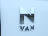 ★N-VANエンブレム★シンプルなスクエアのボディー、積めること、使えることがひと目でわかる機能美を大切にしたデザインです。