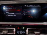 【アンビエントライト】アンビエントライトが加わる事で、車内空間に大きな違いが生まれます。特に夜間ドライブでは上質でラグジュアリーな車内を演出。ドライバー好みのイルミネーションをお楽しみ頂けます!