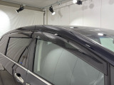 ★ドアバイザー★雨天時に窓を開けても濡れにくく車内に雨が入り込むのを防ぎながら換気ができます(^^♪