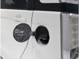 こちらのお車は給油口が左側となっております。