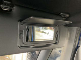 運転席ミラー付きサンバイザー