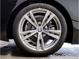 【BMWアロイホイル】軽量かつ強度に拘ったアロイホイル。走行性能ポテンシャルを引き出す設計。車の足元を引き締めてくれる大きなポイントはアロイホイルです。