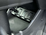USB端子と12Vの端子が付いておりますのでお車でのお出かけに困りません。