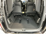 載せるものに合わせて、自由自在にシートを調整。長めの荷物も、大きな買い物も、工夫次第でスッキリ収まります。使い方次第で楽しみが広がる空間です。