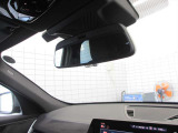 BMWのほぼすべてのモデルで、ETC2.0(DSRC対応)のETC車載器がルームミラーにスマートに内蔵されています。