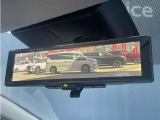 たくさん人や荷物を乗せてもクリアな視界を確保してくれるスマートルームミラー★