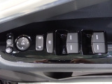 全てのドアガラスを運転席での操作が可能!窓を開けて走るドライブも気持ちがいいですよね!!♪