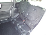 ◆チップアップ&ダイブダウン機構付【ULTR SEAT】は後席座面を左右分割で跳ね上げることができます。トランクで積載できない背の高い荷物をラクラク収納できます。ホンダ車ならではの人気装備です。