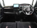 ◆インテリアパネル◆視界広々で非常に運転しやすくロングドライブでも疲れを感じさせないすっきりとまとまったインパネ周りです。
