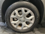 Jeep純正17インチアルミホイールとなっております。