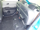 ◆チップアップ&ダイブダウン機構付【ULTR SEAT】は後席座面を左右分割で跳ね上げることができます。トランクで積載できない背の高い荷物をラクラク収納できます。ホンダ車ならではの人気装備です。