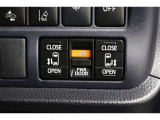 両側電動スライドドアはドアの直接操作以外にも運転席からのスイッチ操作やリモコン操作でも開閉が可能!狭い駐車場などでもドアの開閉が楽々・安心ですね!