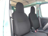 当店は全車『ロングラン保証』付!(1年間、距離無制限 HV車はHV保証付) 別途延長保証もご用意しております♪ ぜひ現車を確認にご来店ください