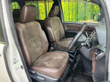運転席シート廻りは使用感も少なく、良好な状態となっています。前オーナー様が丁寧に使っていたことがよくわかりますね。