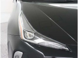 【LEDヘッドライト】装着車です! 夜間の暗い道でも、白く明るく前方を照らしてくれるので、安心して運転が出来そうですね♪