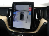 画面分割表示にも対応した360&deg;ビューカメラを搭載。狭い場所での取り回しも安心です。画面を分割することで、俯瞰画像と同時に車両前方または後方の180&deg;広角映像を表示することができます。