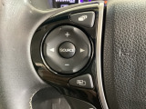 ステアリングスイッチがついていますので、オーディオのチャンネル変更、ボリューム、ジャンル変更が操作可能です。ハンドルから手を離さず安全に操作できます。