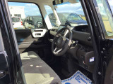 それぞれの分野のプロがお車の悩みや疑問に親身になって対応させていただきます。