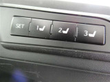 運転席のシートポジションを記憶・再現できるメモリー機能を搭載しています。