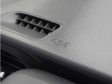 ◆助手席エアバッグ◆SRSエアバッグは、シートベルトだけでは防ぎきれない衝突時の衝撃から乗員を守るための安全装置。衝突時に瞬時に膨らみ、頭部や胸部がダッシュボードに直接衝突するのを防ぎます。