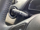 ワイパーは、雨の強さでワイパースピードを自動で調整するレインセンサーワイパーです。