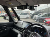 運転席からの視界も良く運転しやすい車両です。フロントは、UVカットグリーンガラス、フロントドアは、UVカット断熱ガラスです。紫外線から守ります。
