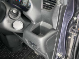 【ドリンクホルダー】さまざまな場所にございますので便利ですよ。