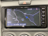 純正ナビを装備。タッチパネル式で使いやすく、お出かけもラクラクです。