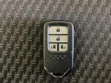 スマートキー付きですからドアロックの開閉およびエンジンスタートが楽々です。電動スライドドアの開け閉めもボタンで操作できます。