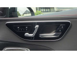 フロントシートヒーティング&ベンチレ-ション『運転席/助手席共に三段階で調節が可能なシートヒーター、シートエアコンを装備しております。季節を問わず快適にご使用いただけます。』