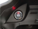 電子制御パーキングブレーキ搭載で指一本で簡単に操作することができます。