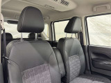 高いホールド性で運転姿勢が安定します。長距離ドライブでも疲れにくいのが魅力です。